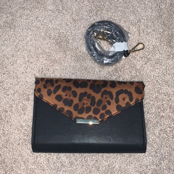 Save The Girls Leopard Black Chic Purse with Easy Cell Phone Touch Access NEW - Picture 1 of 7